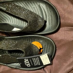 Hey Dude flip flop sandals